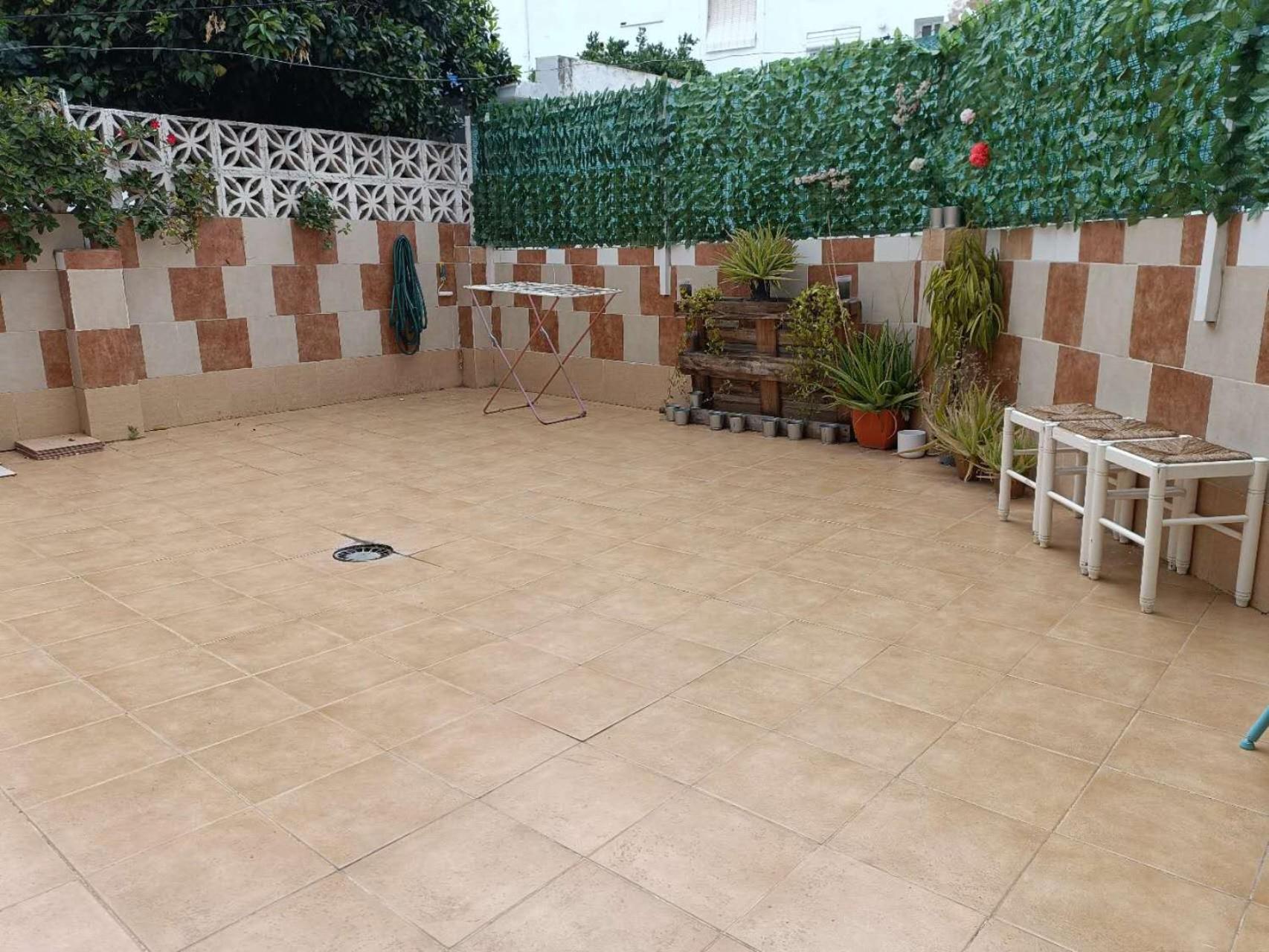 8 Mins Walk To Train Station Low Cost Youth Hostel Sevilla Exteriör bild